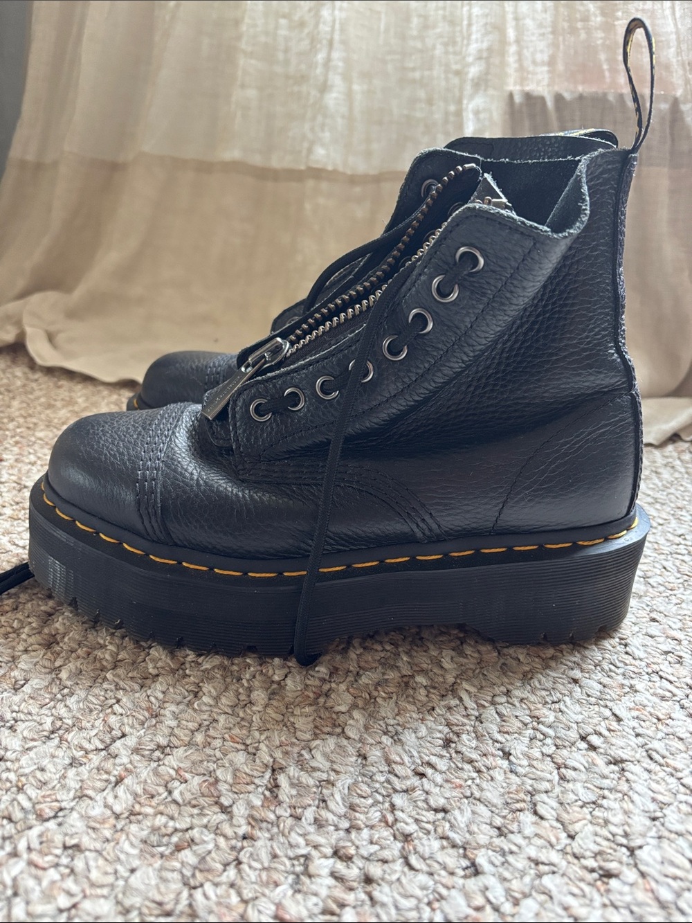 Dr. Martens Platform Sinclair Leather Boots size 39/8 - Picture 3 of 9